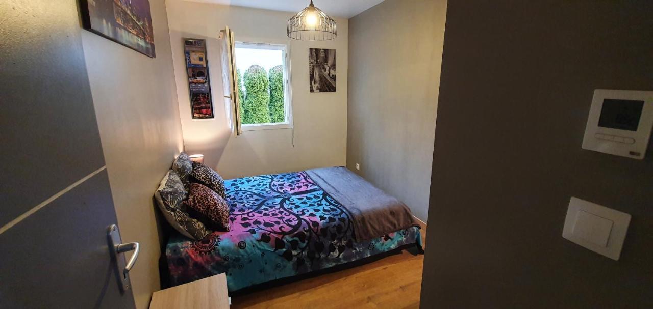 1 Chambre Privative Avec Bureau Et Cuisine Dans Maison 105 M2 Montfaucon Montfaucon  Zewnętrze zdjęcie