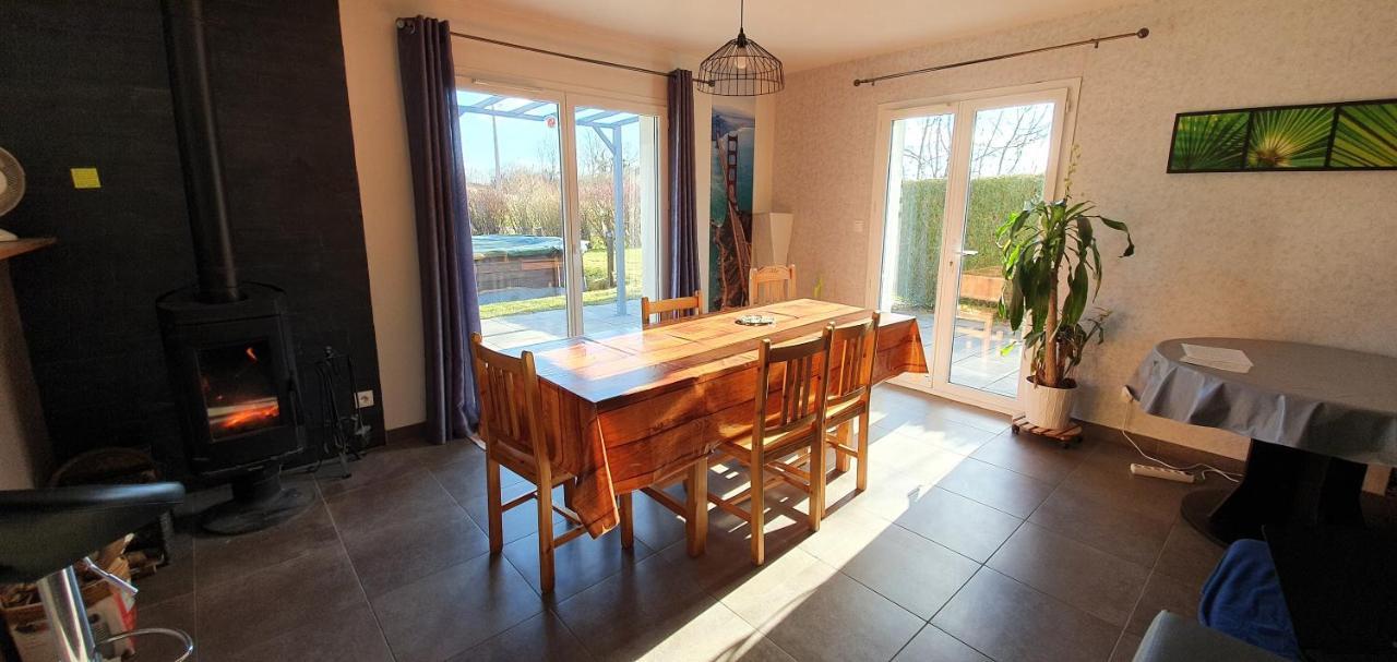 1 Chambre Privative Avec Bureau Et Cuisine Dans Maison 105 M2 Montfaucon Montfaucon  Zewnętrze zdjęcie